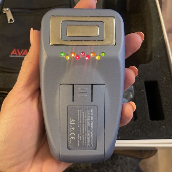 AVAZZIA EZZI-LIFT COSMETIC MICROCURRENT FACIAL MASSAGE AT HOME - Picture 5 of 10